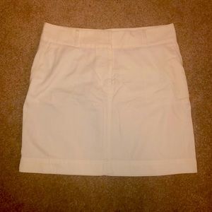 Vineyard Vines white skirt, size 12